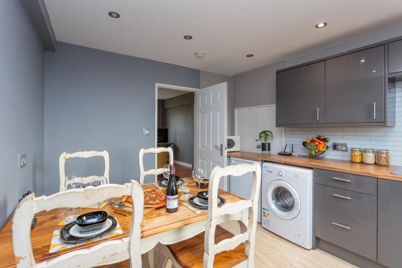 Gorgeous 3-Bed Flat, 15 Minutes To City Centre Edinburgh Exterior photo