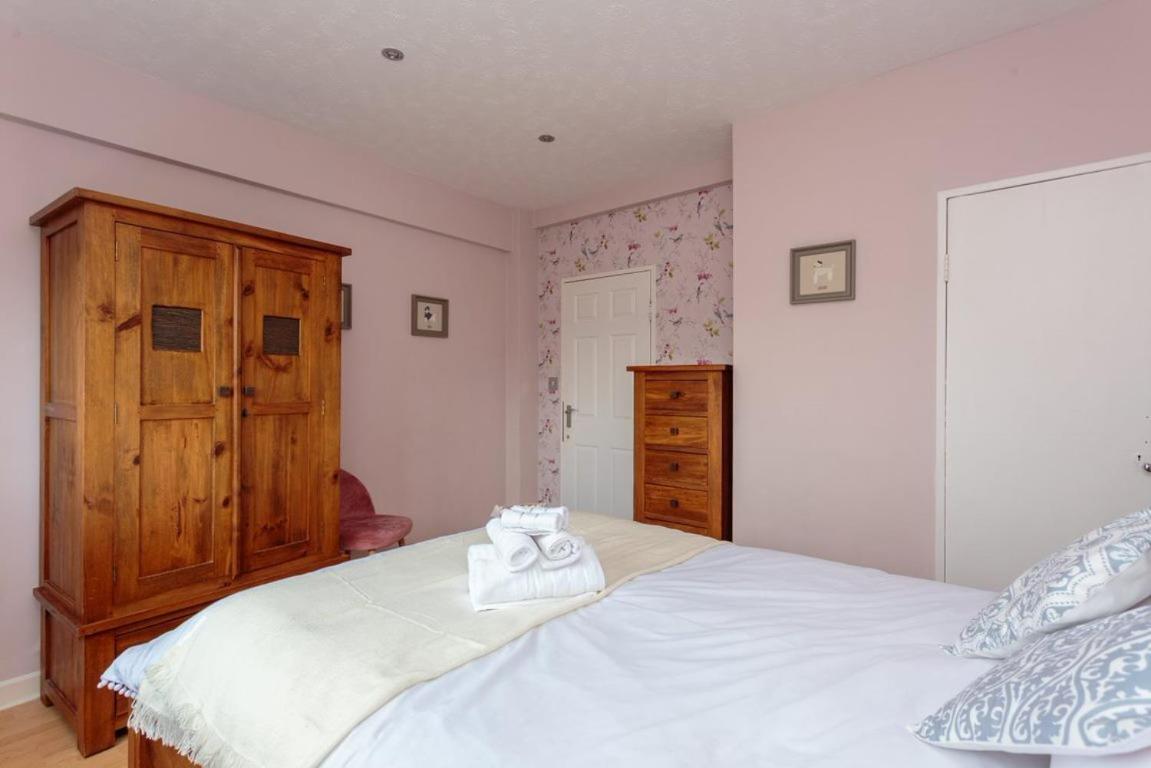 Gorgeous 3-Bed Flat, 15 Minutes To City Centre Edinburgh Exterior photo