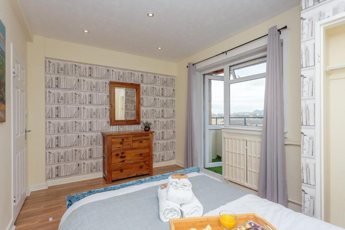 Gorgeous 3-Bed Flat, 15 Minutes To City Centre Edinburgh Exterior photo