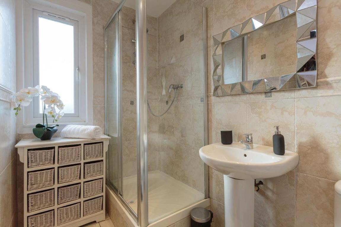 Gorgeous 3-Bed Flat, 15 Minutes To City Centre Edinburgh Exterior photo